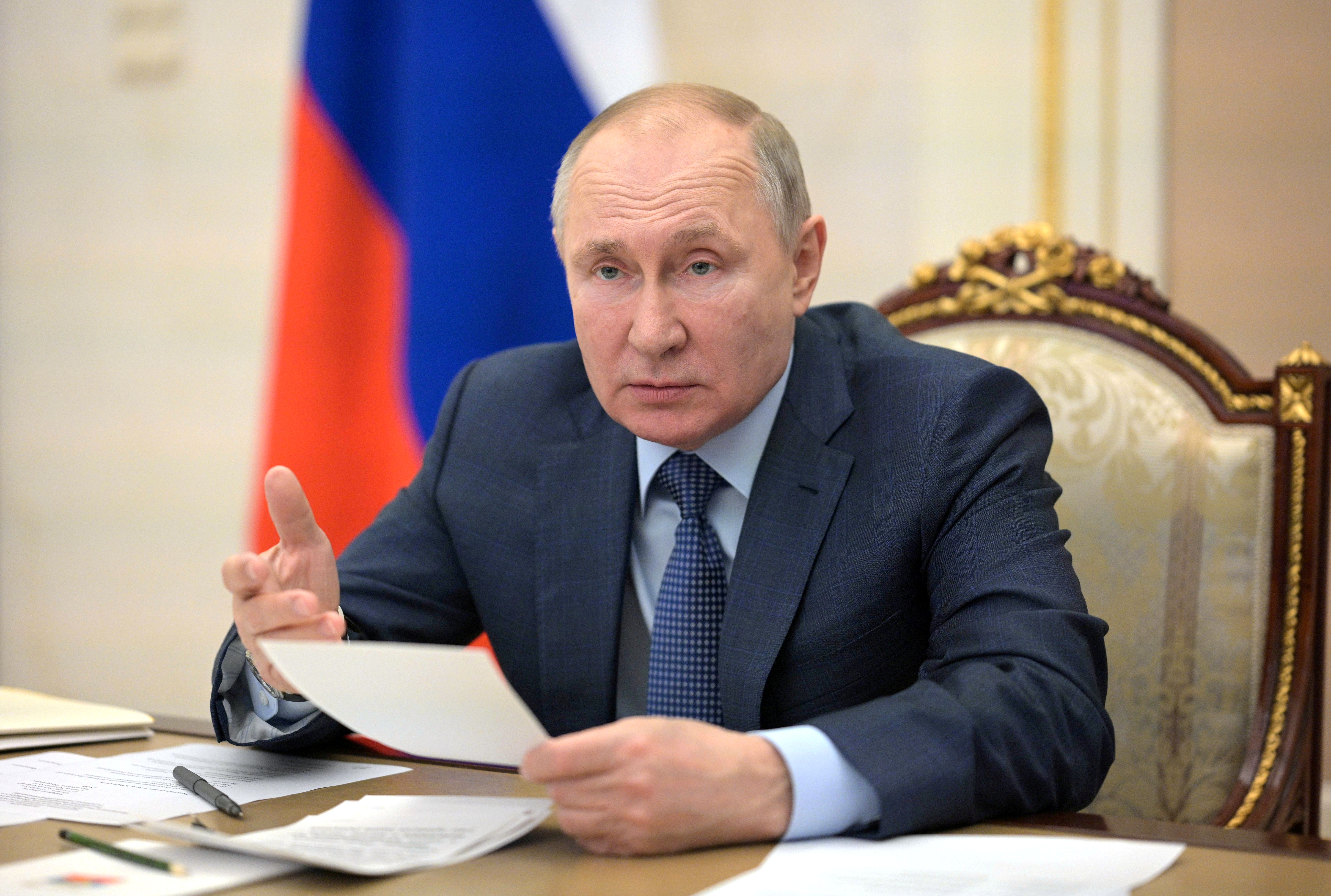 Путин поручил кабмину и "Газпрому" рассмотреть обеспечение сельхозпроизводителей газом
